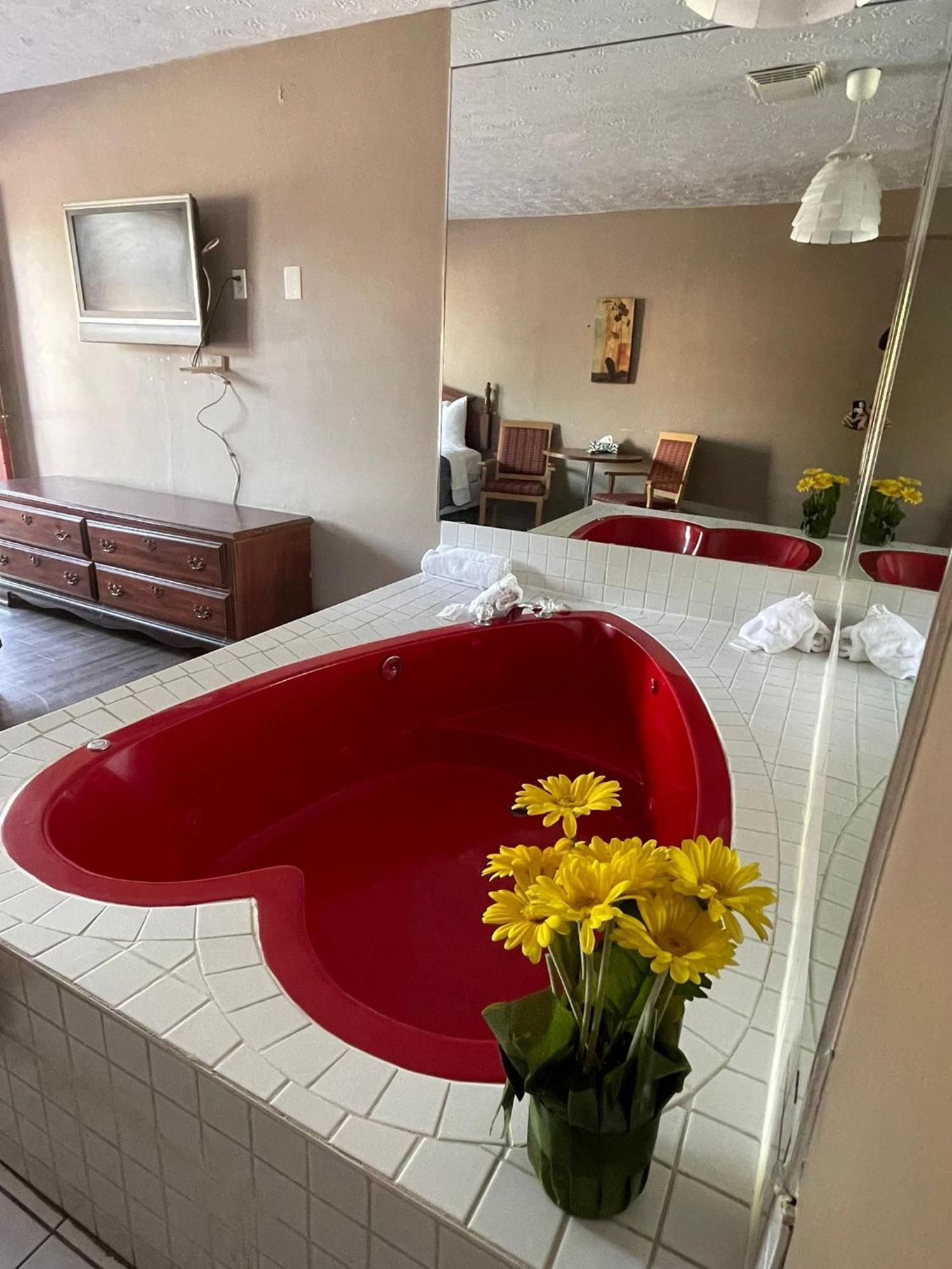 6267 Persepolis Motel Niagara Falls