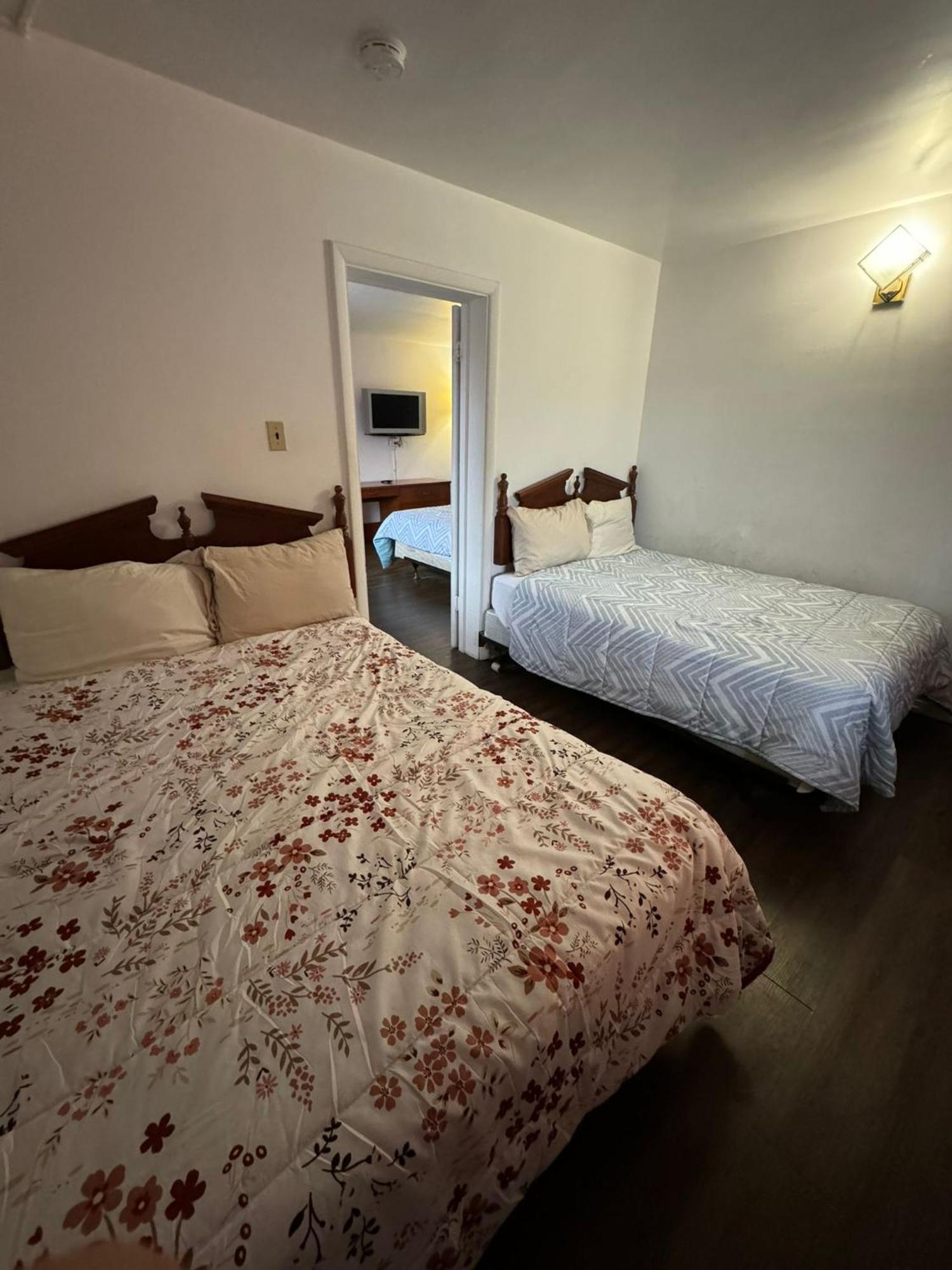Motel 6267 Persepolis Niagara Falls