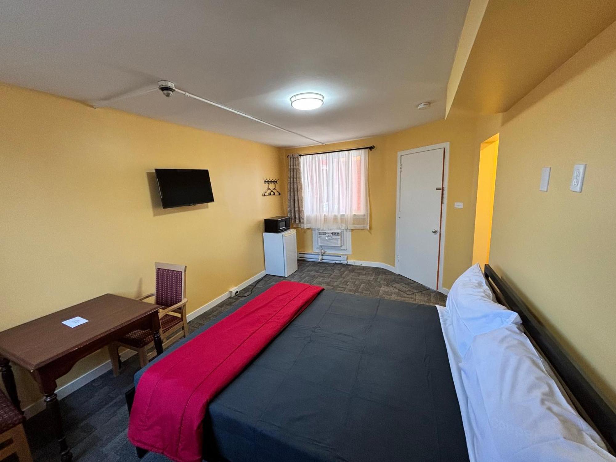 6267 Persepolis Motel 2*