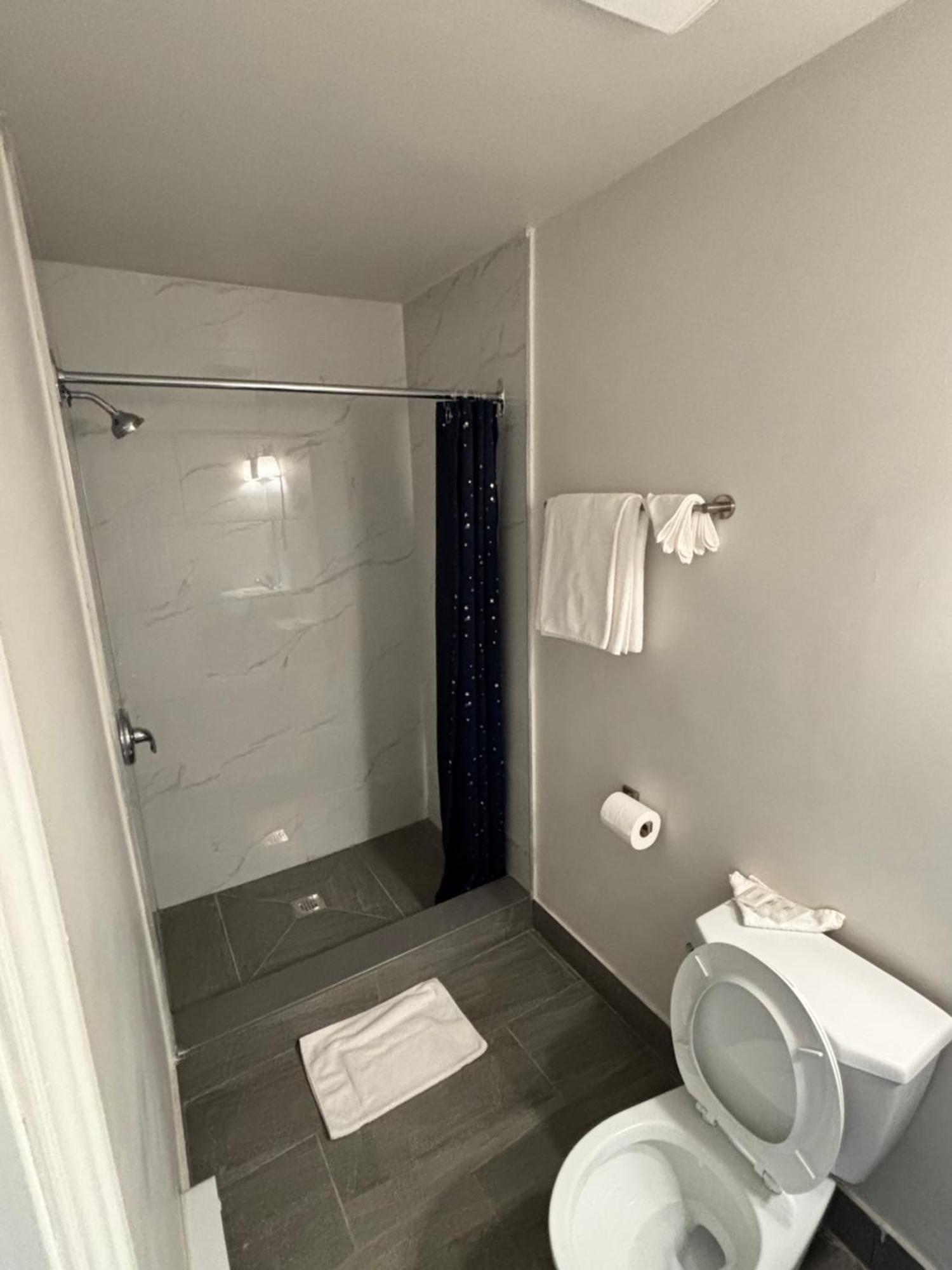 Motel 6267 Persepolis Niagara Falls