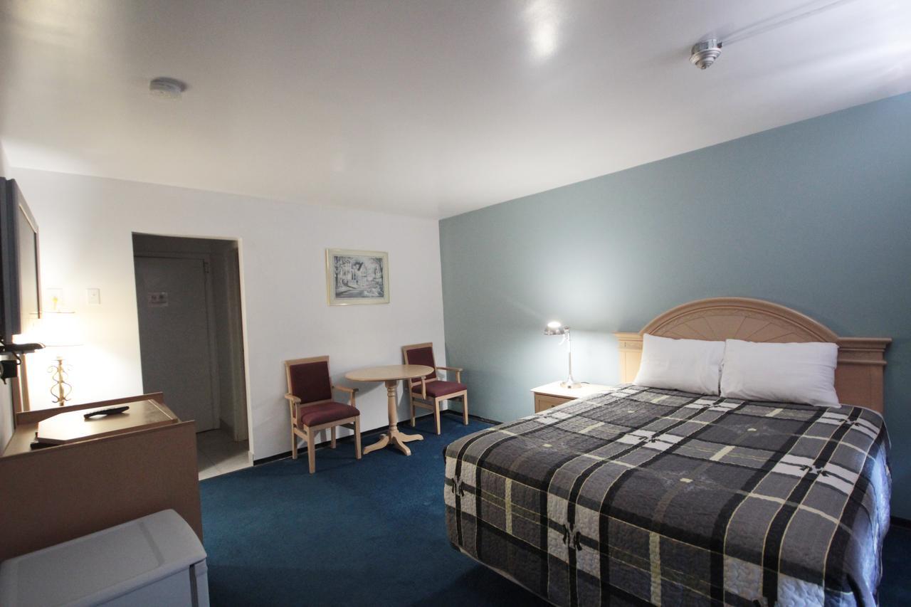6267 Persepolis Motel Niagara Falls