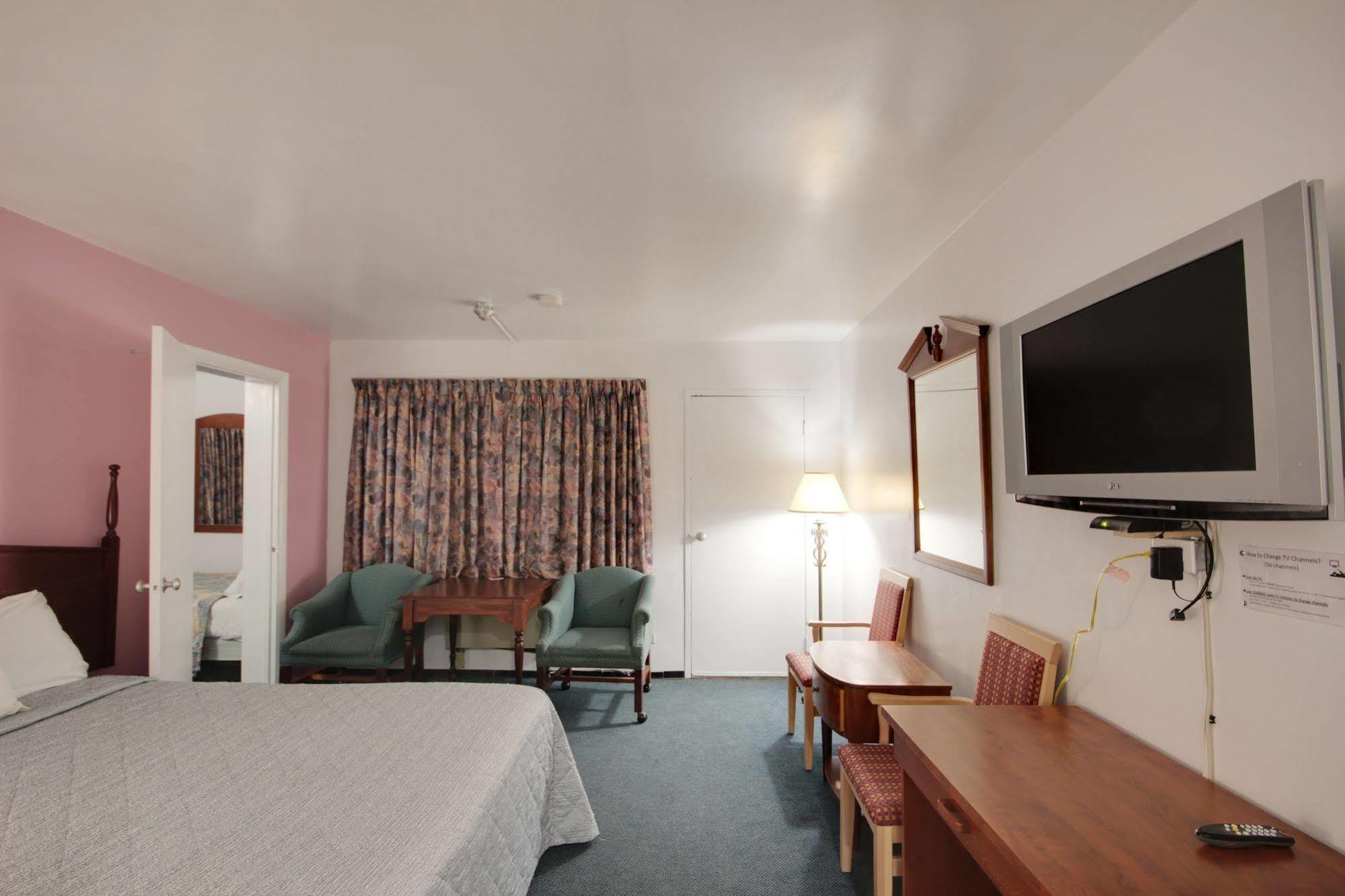 6267 Persepolis Motel